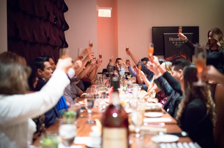 Hennessy Privilege hosted a very special dinner for El Show de Raul Brindis, Univision’s most acclaimed syndicated radio show and highest rated morning show in Texas