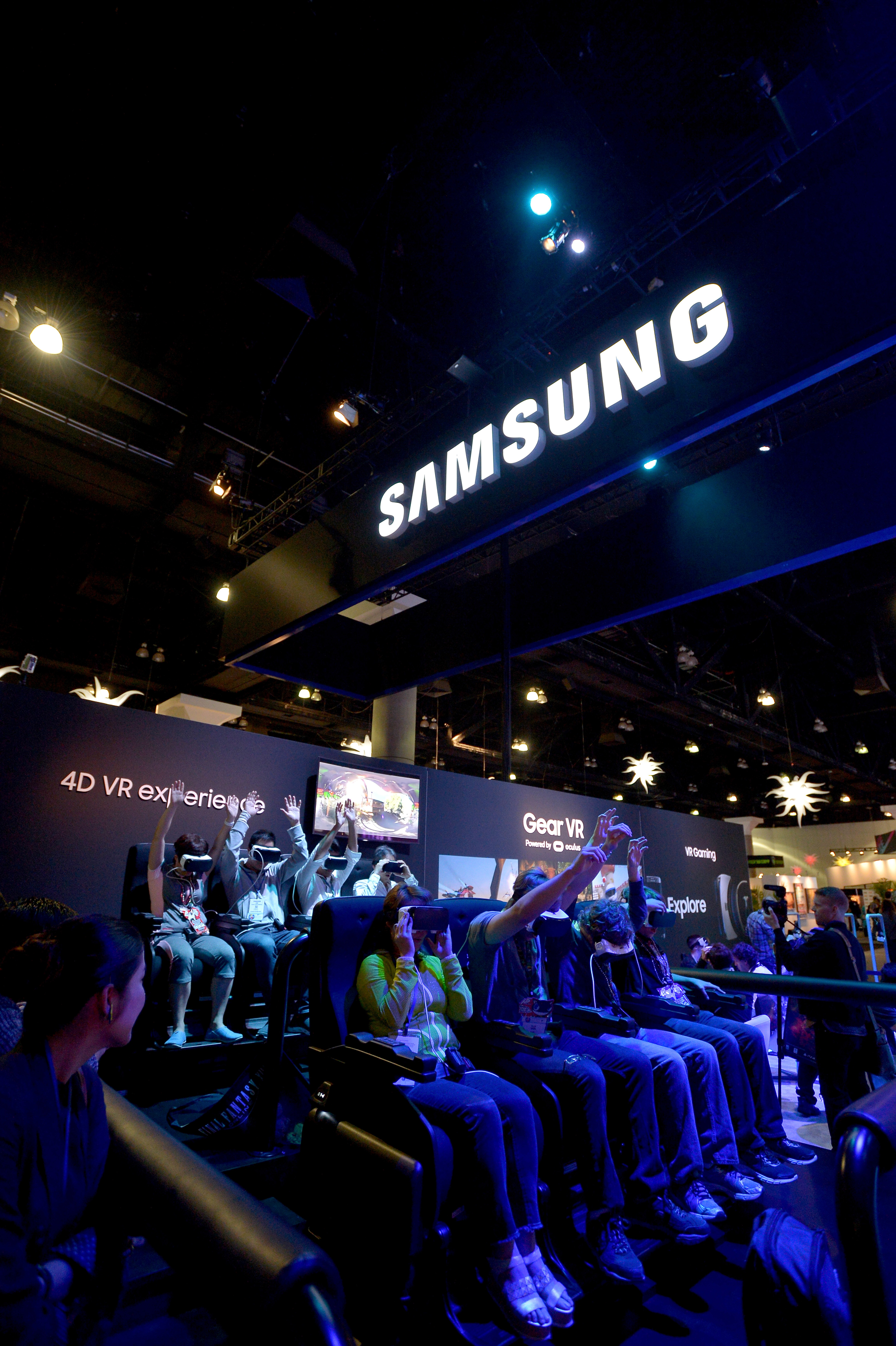 LOS ANGELES, CA - JUNE 14: E3 attendees experience Samsung Gear VR at the Samsung booth at E3 Expo 2016 on June 14, 2016 in Los Angeles, California. (Photo by Charley Gallay/Getty Images for Samsung)