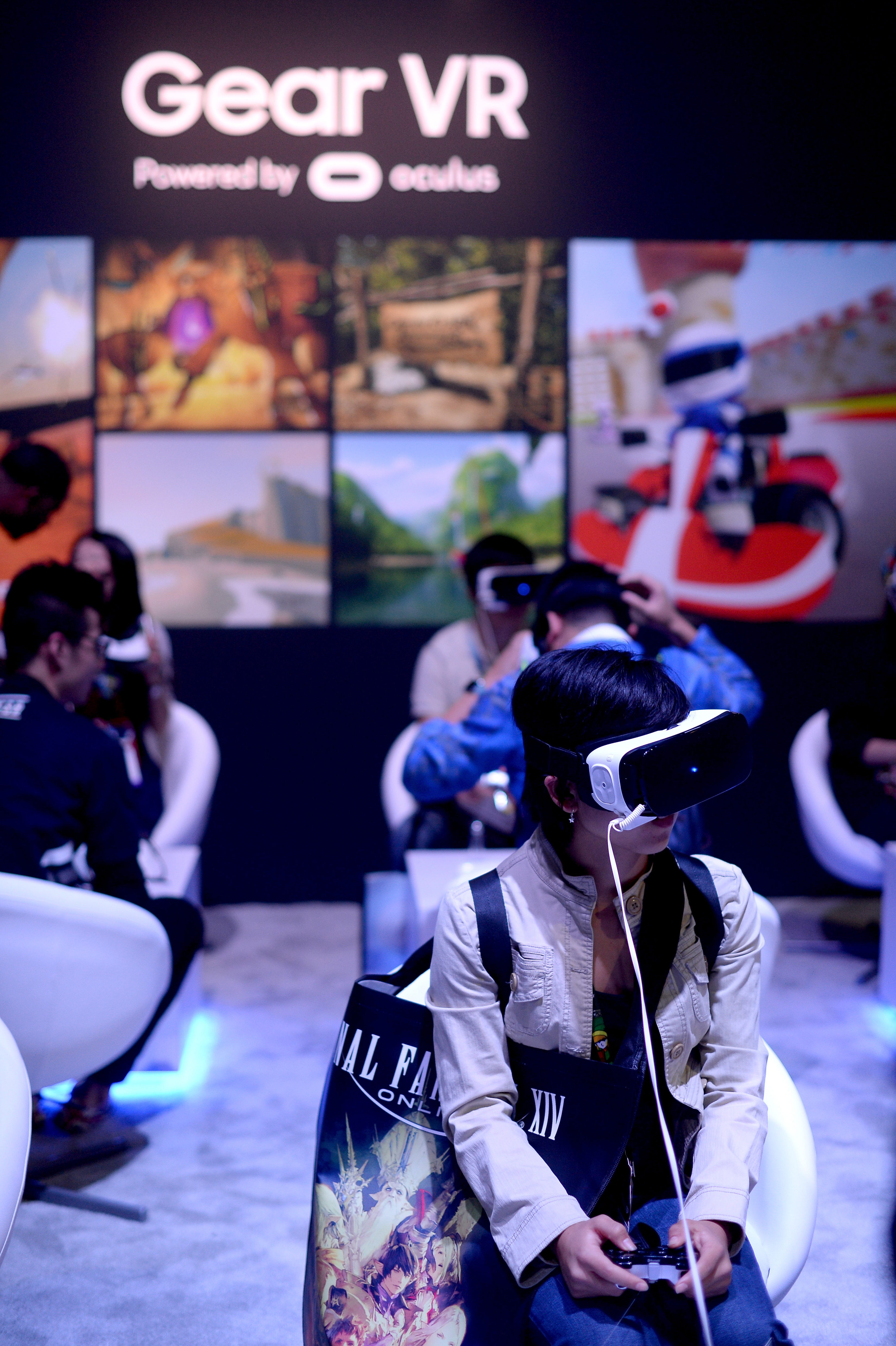 LOS ANGELES, CA - JUNE 14: E3 attendees experience Samsung Gear VR at the Samsung booth at E3 Expo 2016 on June 14, 2016 in Los Angeles, California. (Photo by Charley Gallay/Getty Images for Samsung)