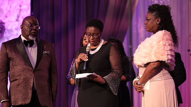 Botham Jean's mother, Allison Jean, gives an acceptance speech during the Godís Leading Ladies gala while Bishop T.D. Jakes and Sybrina Fulton look on.