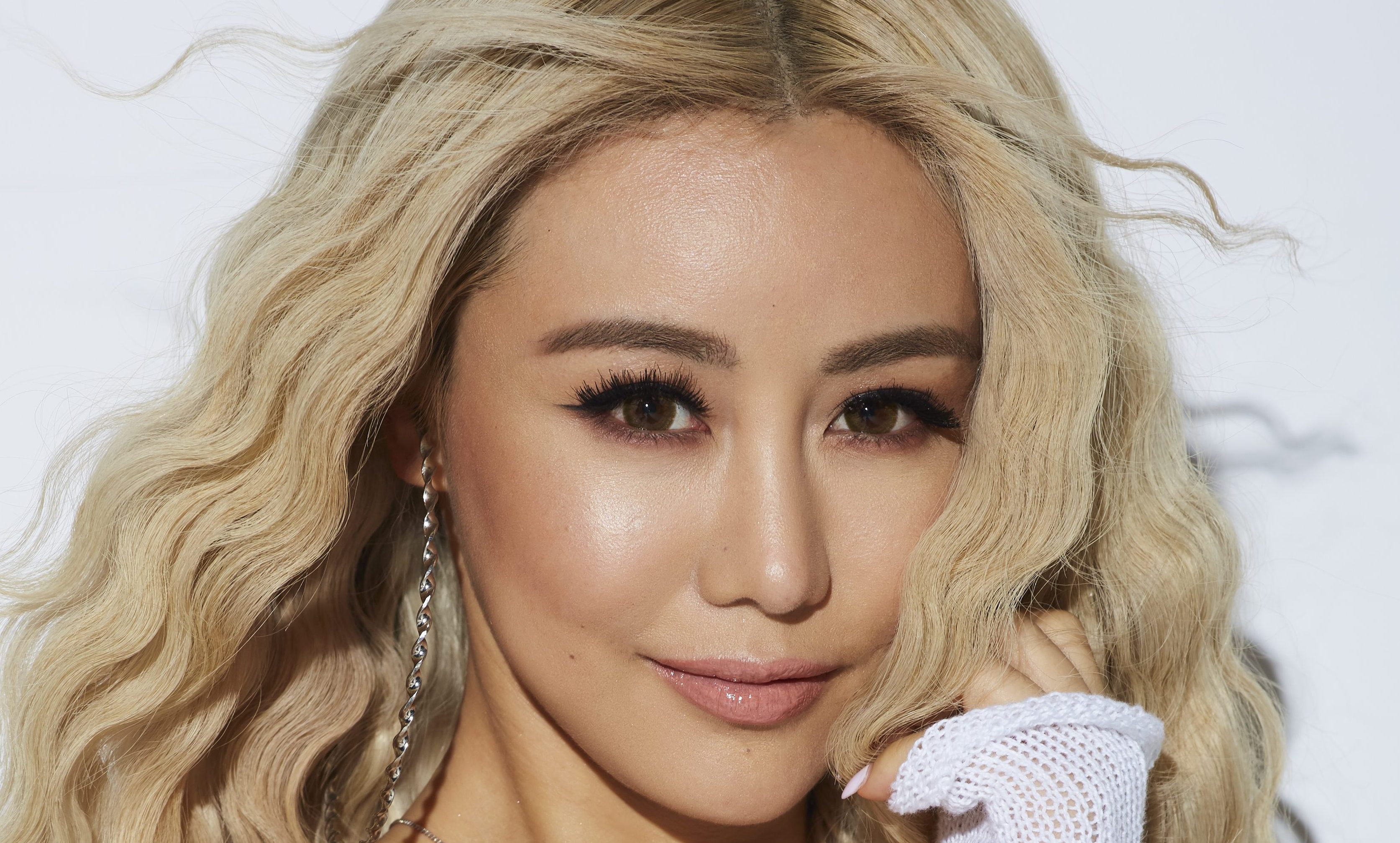 ongeduldig fluweel native Pop Star Wengie Has A Clear Message to Not Be All “Talk Talk” in Colorful  New Song and Music Video - The Hype Magazine