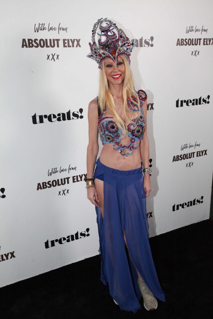 Tara Reid arrived with friends at The 9th annual Trick or treats! Halloween Party with Absolut Elyx and Honey Birdette at No Vacancy
