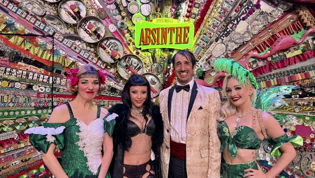 Doja Cat poses with Absinthe cast (Courtesy of Spiegelworld)