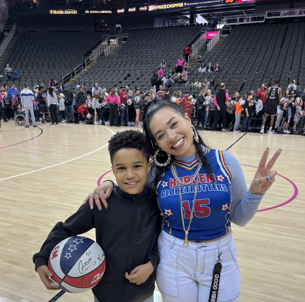 Miranda Writes with a young fan Owen - Globetrotters - T-Mobile Arena, Kansas City 2023