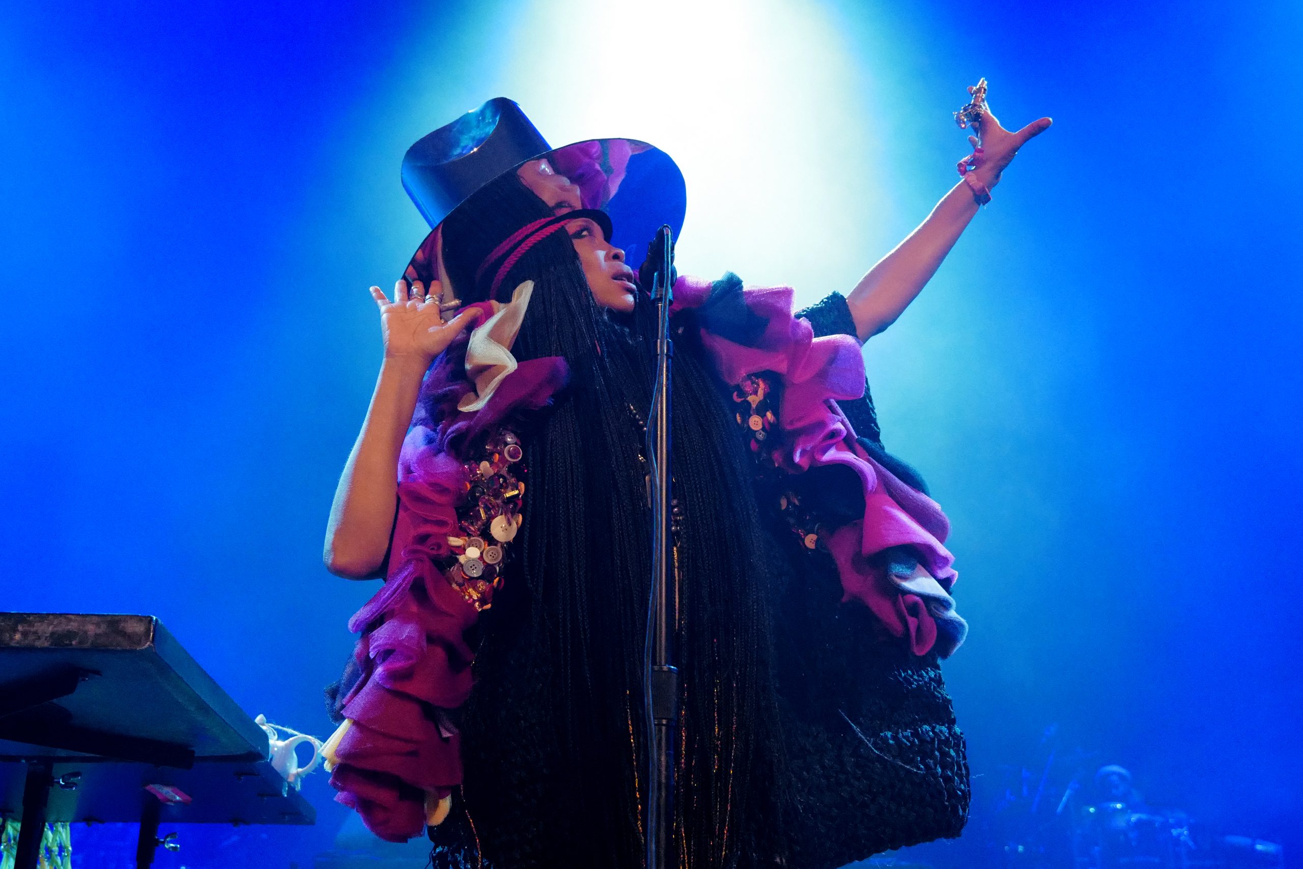 Erykah Badu & Yasiin Bey Team Up for 'Unfollow Me Tour', News